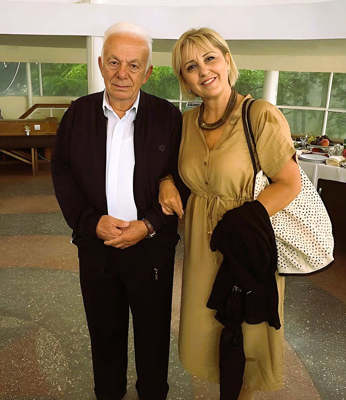 Բերդի թիվ 2 դպրոցի աշակերտը ուսուցչի հետ